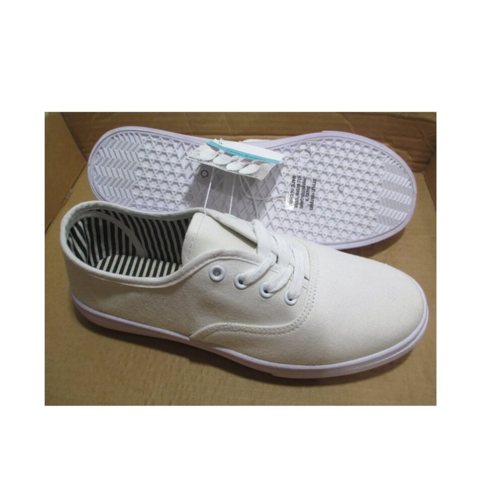 NWT Charles Albert Women's White Canvas Sneakers sz 9